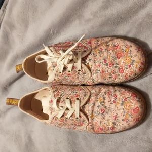 Dr. Martens canvas shoes ladies size 9